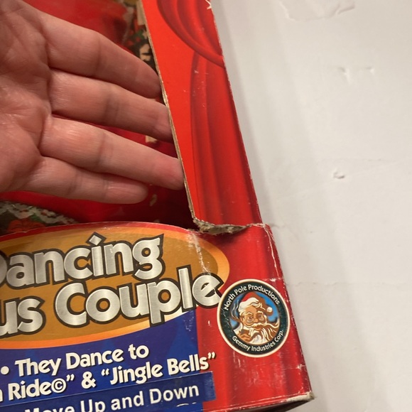 Dancing Claus Couple Figurines - Picture 11 of 12